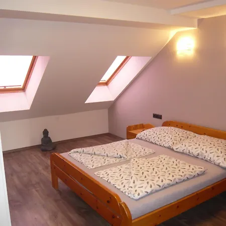 Luna Apartmanhaz Шиофок