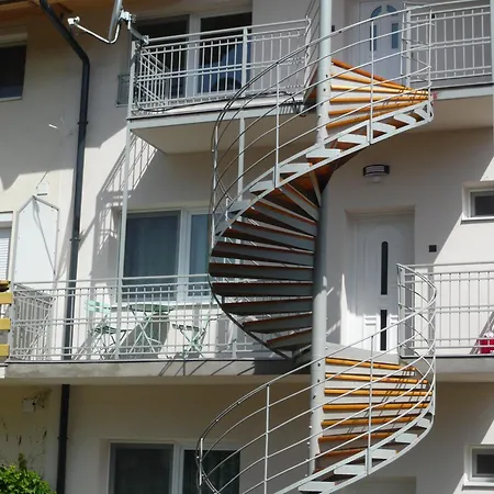 Luna Apartmanhaz * Шиофок