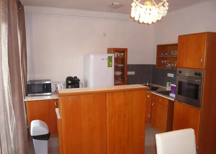 Luna Apartmanhaz דירה שיופוק